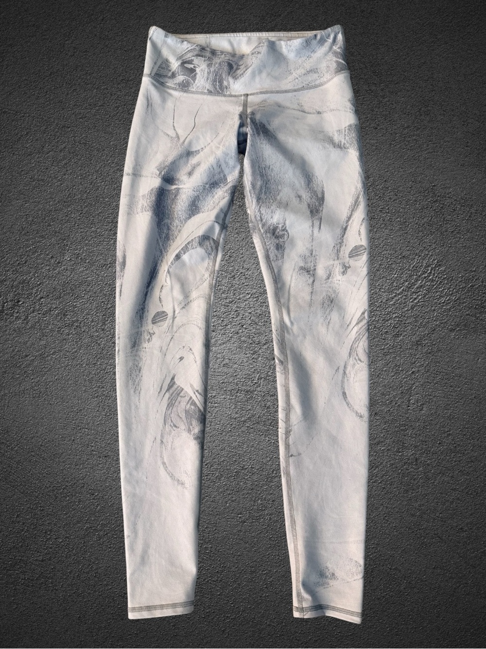 Alo Marble-Print leggings grey white yoga athleasure activewear collegiate cozy